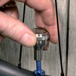 STRAZ Outil pour Valve Tubeless Presta